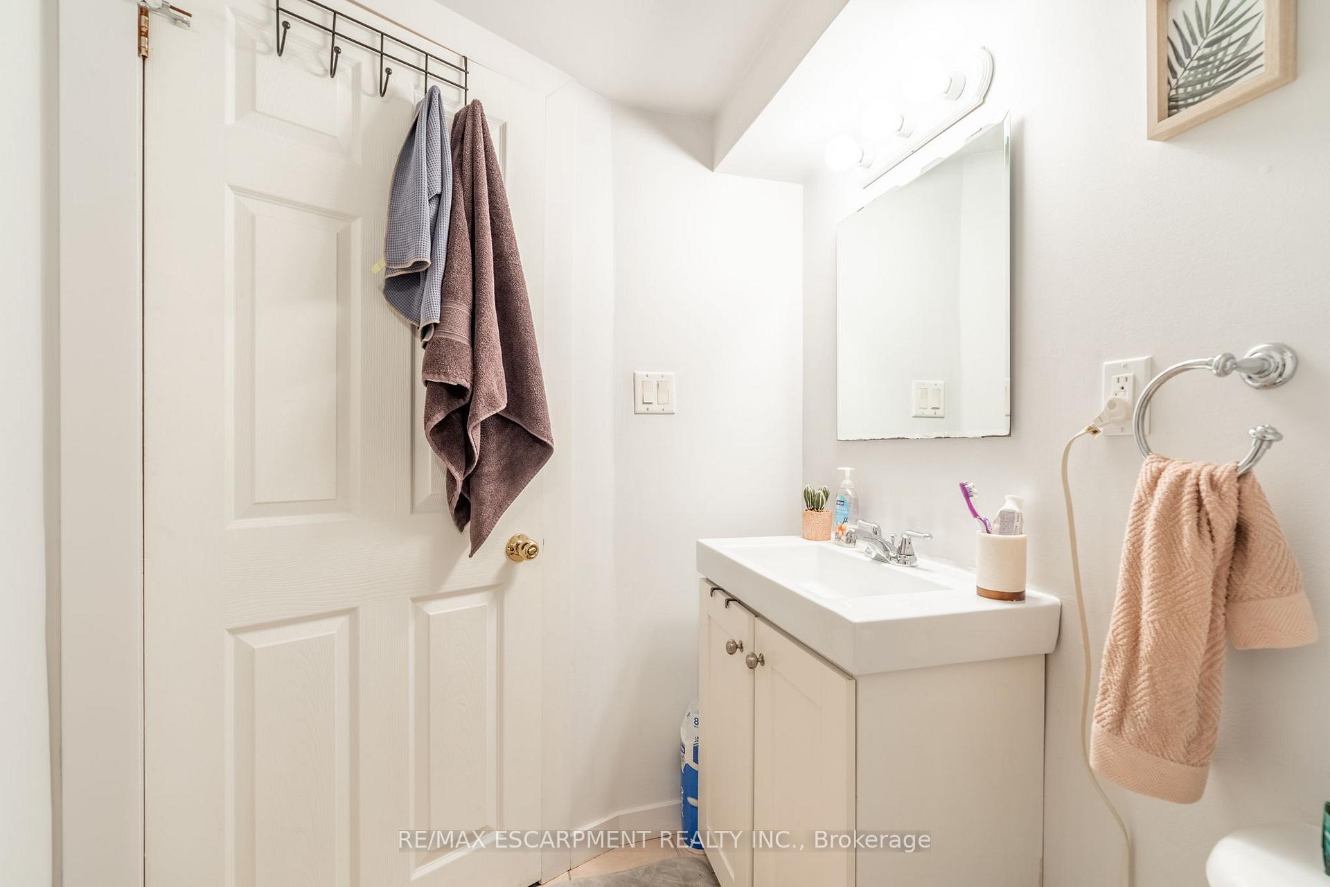 Photo 17 of 537 Ferguson Avenue N, Hamilton, North End — HOMEH