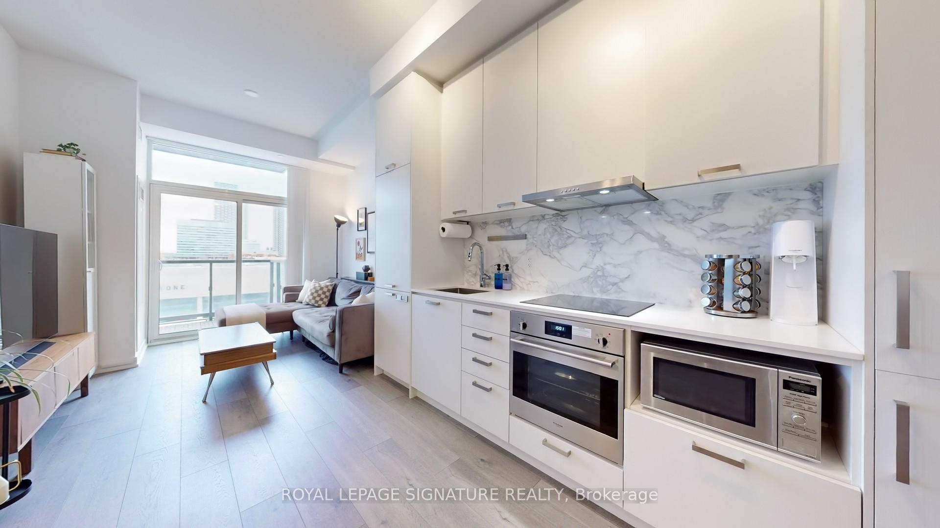 Photo 5 of Unit 522, 38 Honeycrisp Crescent, Vaughan, Vaughan Corporate Centre — HOMEH