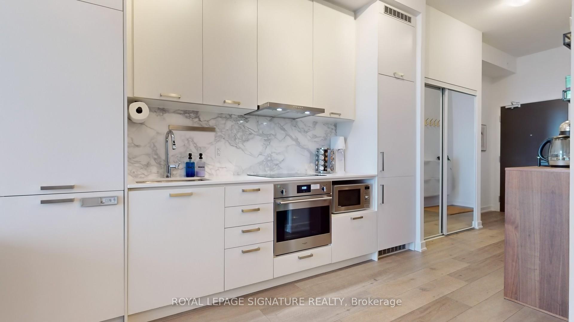 Photo 6 of Unit 522, 38 Honeycrisp Crescent, Vaughan, Vaughan Corporate Centre — HOMEH