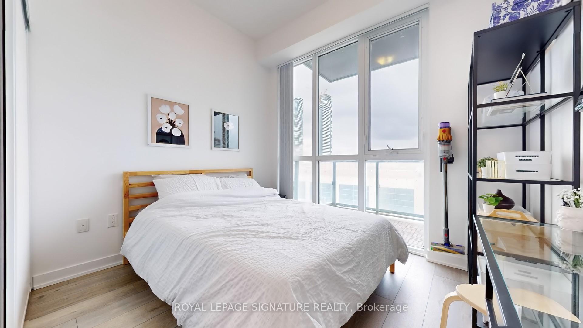 Photo 9 of Unit 522, 38 Honeycrisp Crescent, Vaughan, Vaughan Corporate Centre — HOMEH