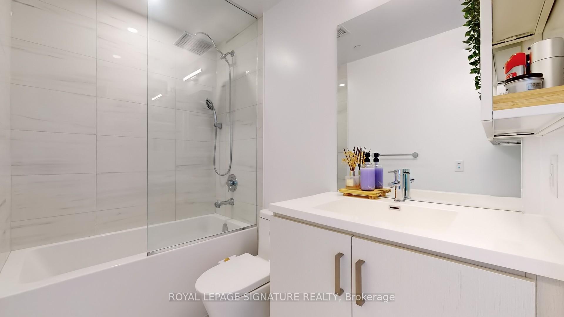 Photo 10 of Unit 522, 38 Honeycrisp Crescent, Vaughan, Vaughan Corporate Centre — HOMEH