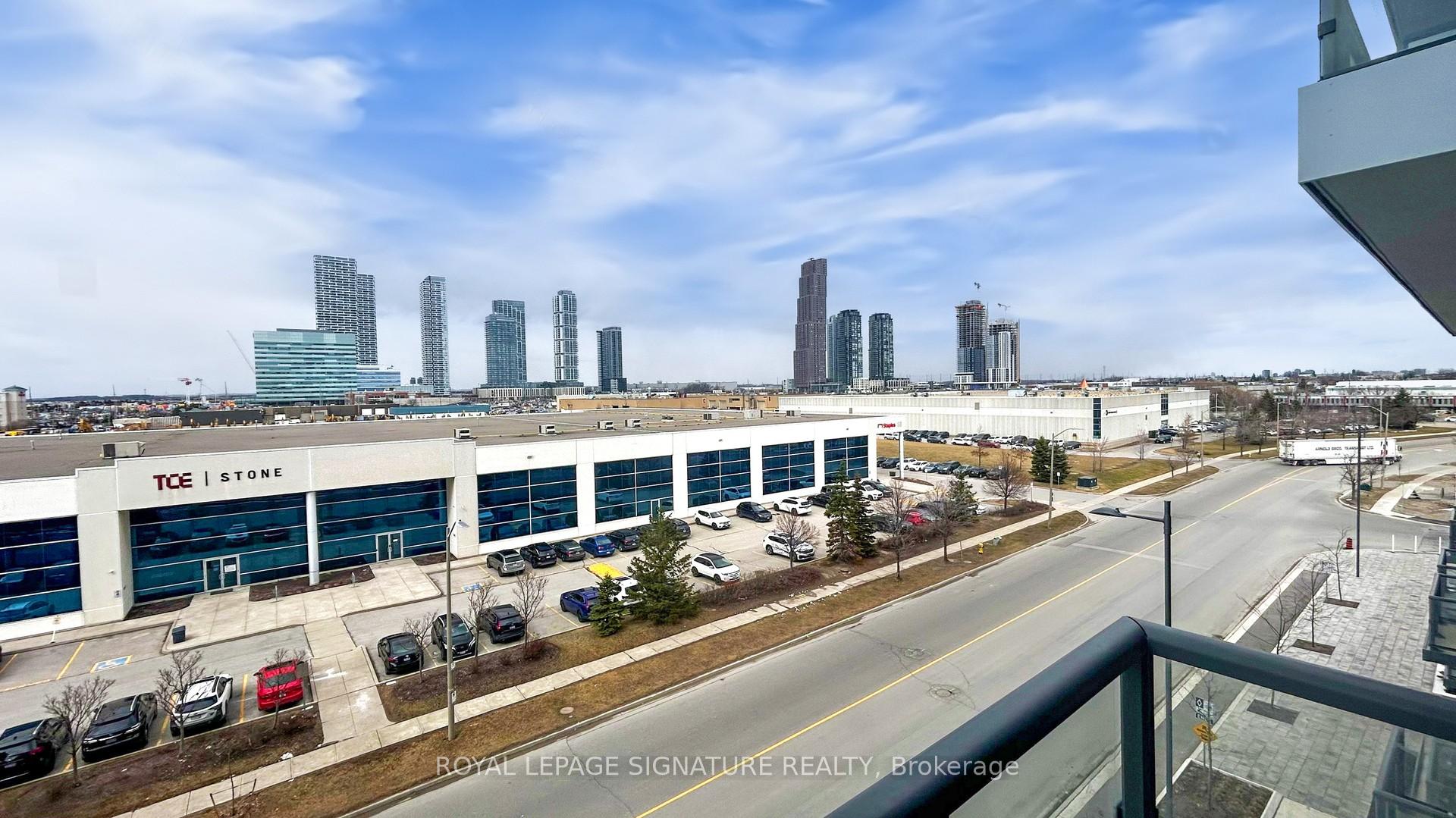 Photo 12 of Unit 522, 38 Honeycrisp Crescent, Vaughan, Vaughan Corporate Centre — HOMEH