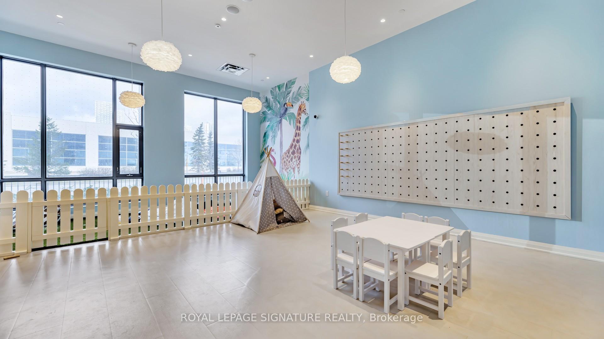 Photo 15 of Unit 522, 38 Honeycrisp Crescent, Vaughan, Vaughan Corporate Centre — HOMEH