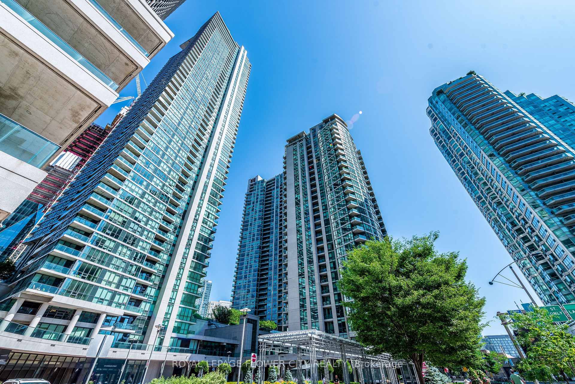 Front of Unit 1001, 18 Harbour Street