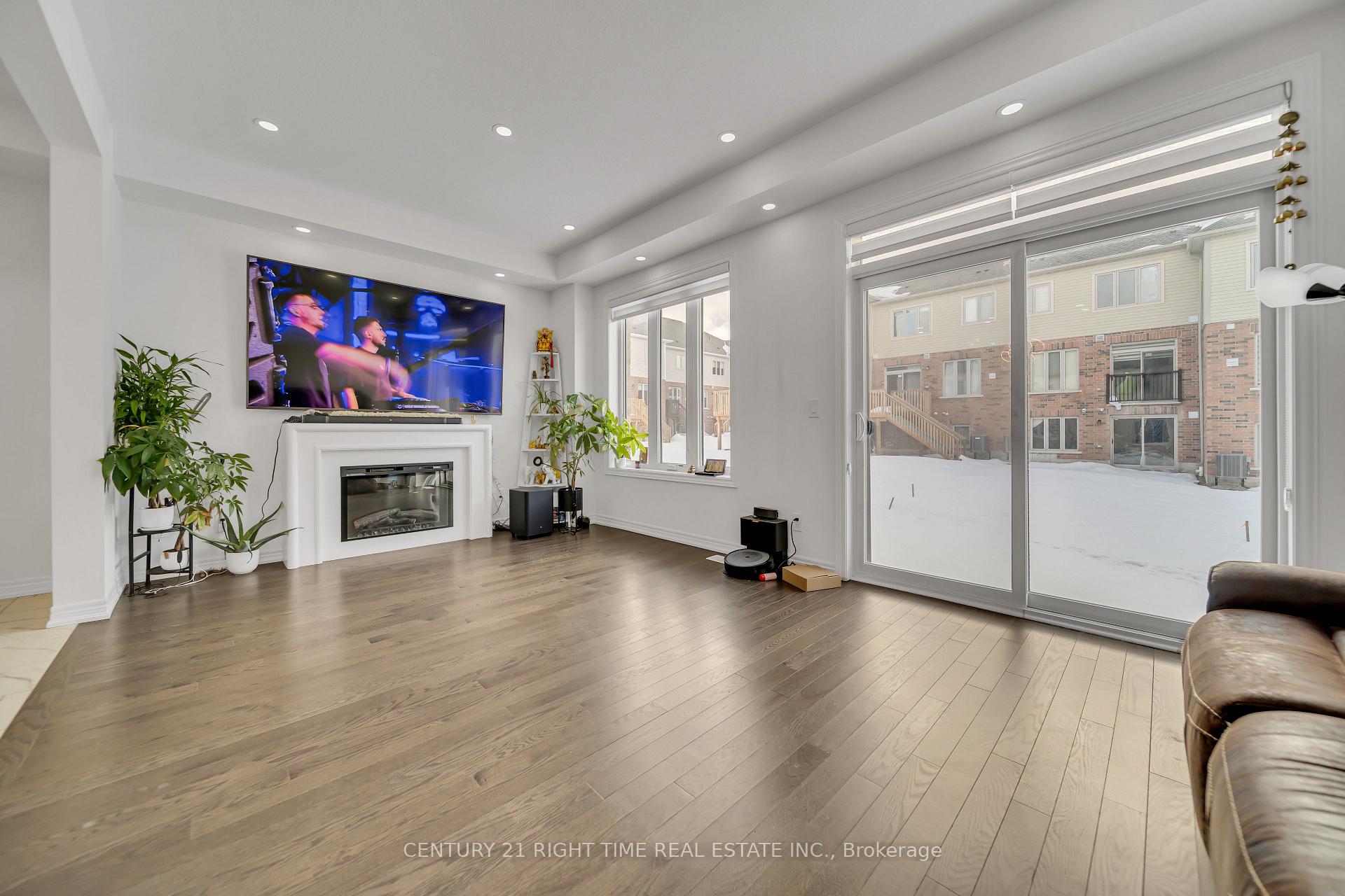 Photo 10 of 26 Roywood Street, Kitchener — HOMEH