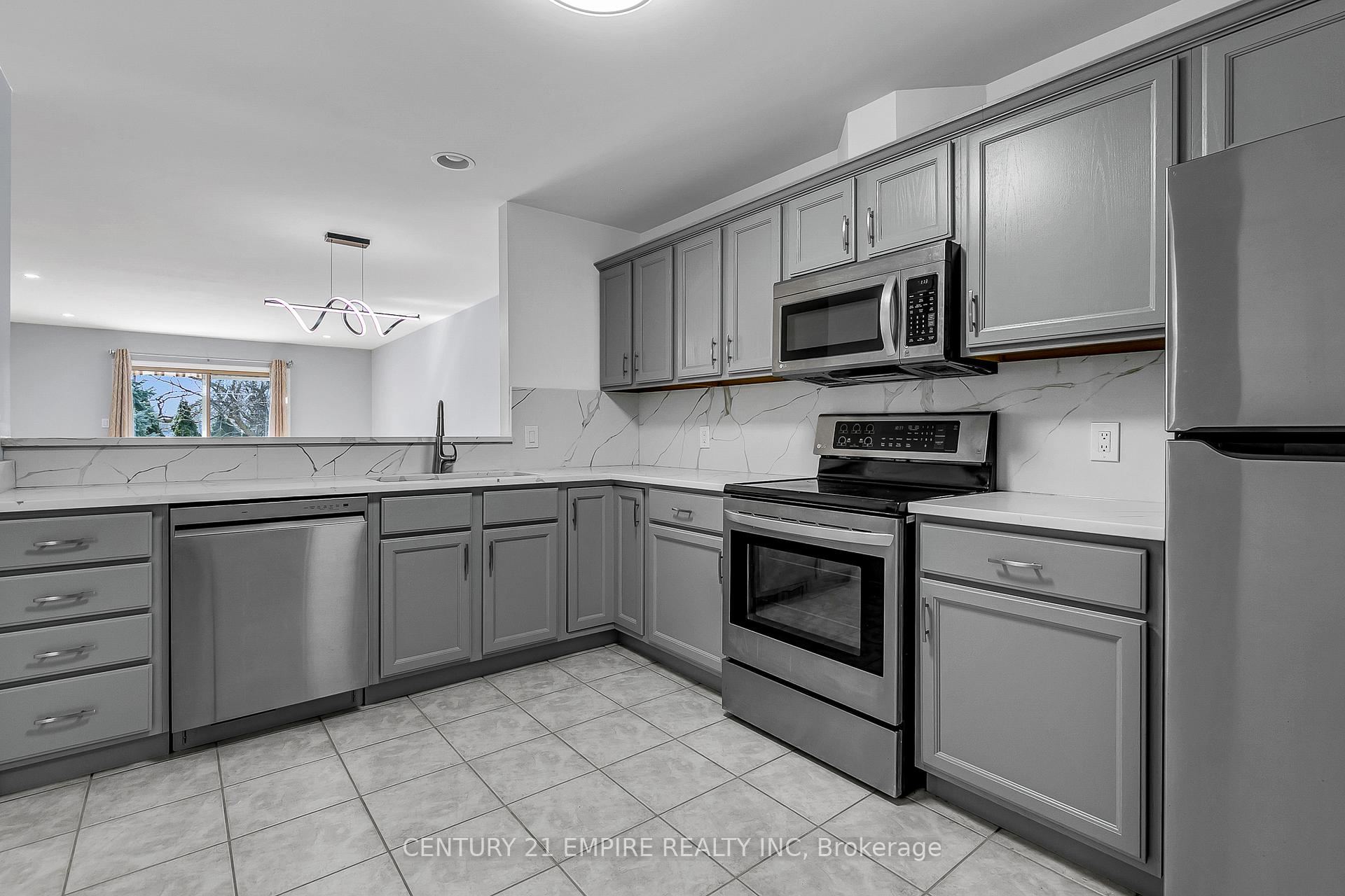 Photo 7 of Unit 3, 387 Jason Court, Tecumseh — HOMEH