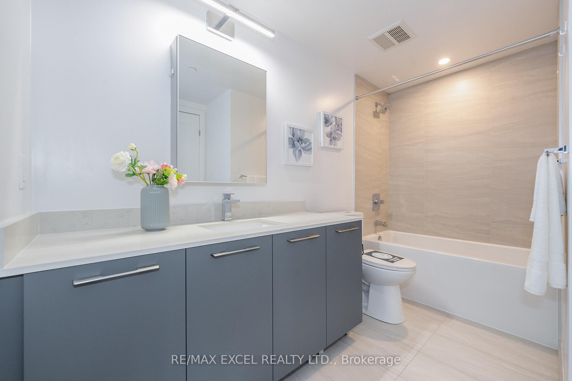 Photo 17 of Unit 2011, 8 Water Walk Drive, Markham, Unionville — HOMEH