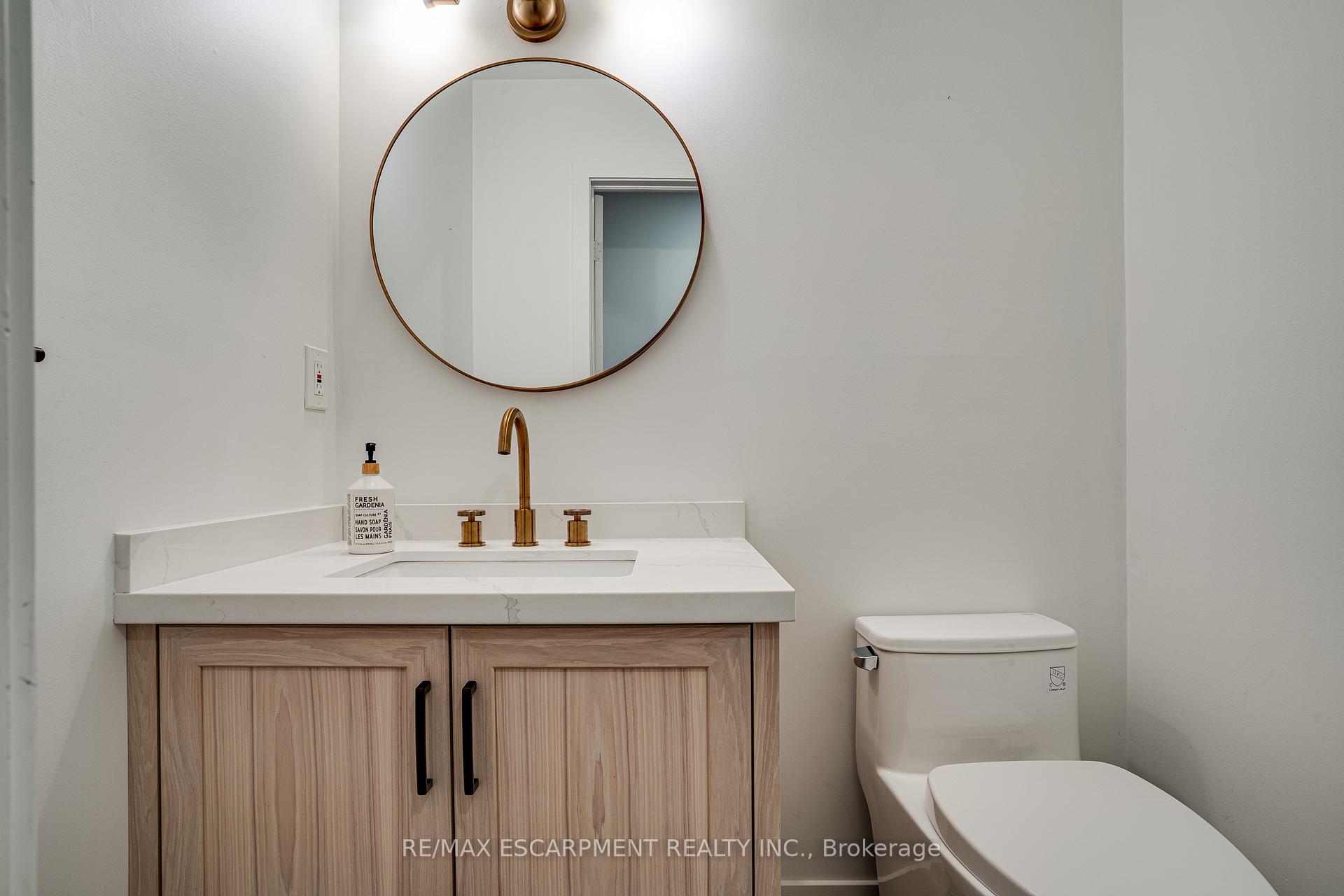 Photo 11 of 379 Devonshire Terrace, Hamilton, Ancaster — HOMEH