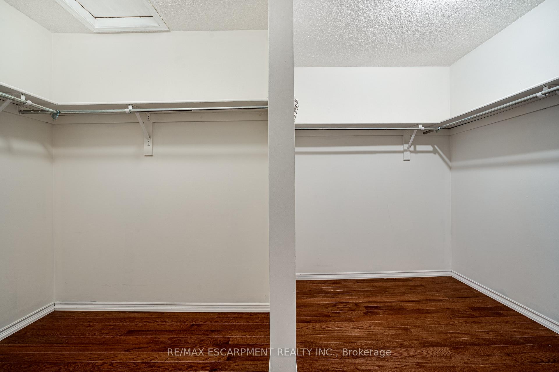 Photo 14 of 379 Devonshire Terrace, Hamilton, Ancaster — HOMEH