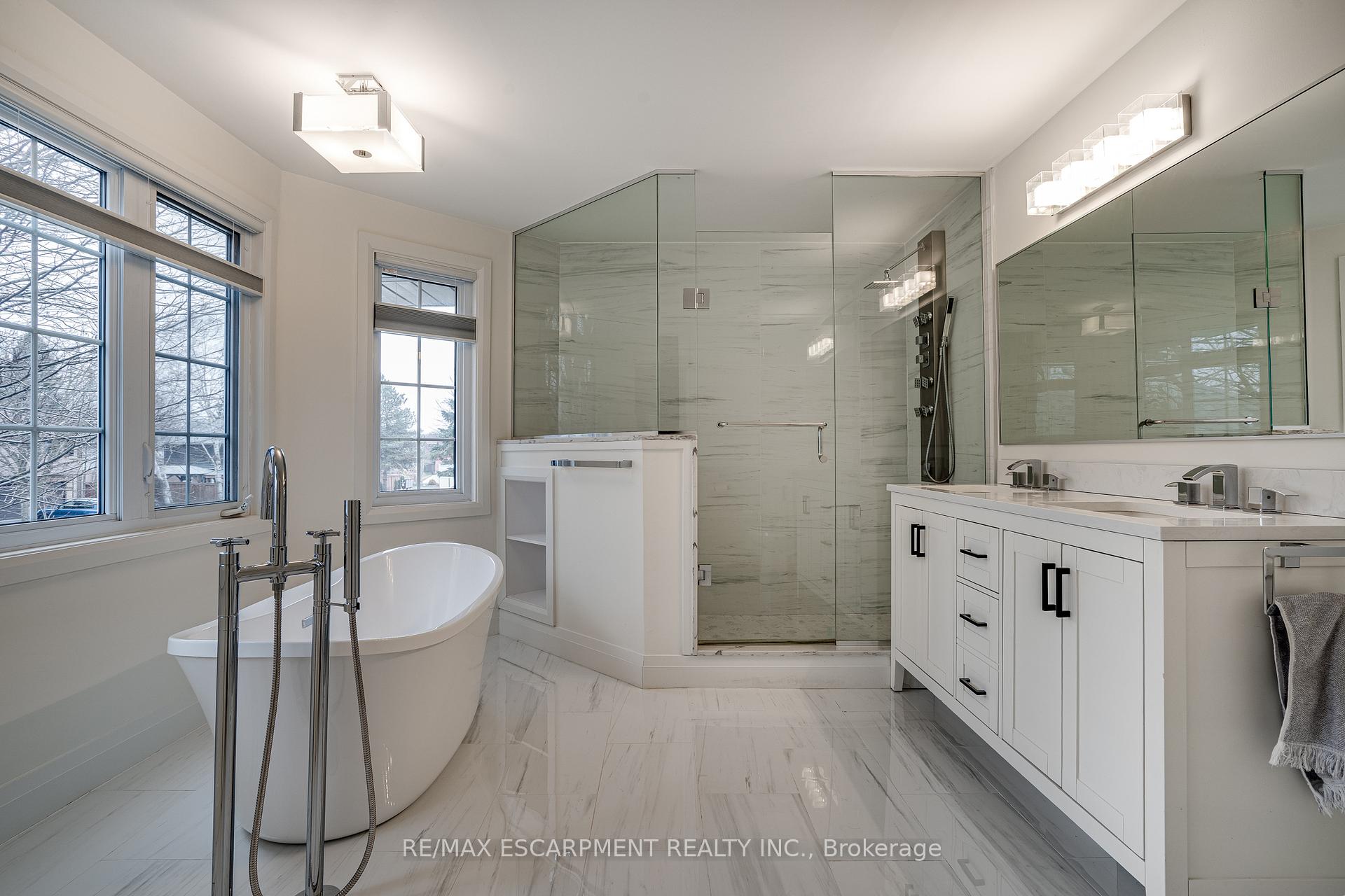 Photo 15 of 379 Devonshire Terrace, Hamilton, Ancaster — HOMEH