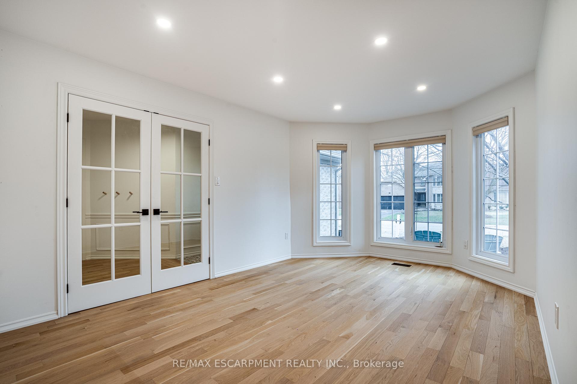 Photo 19 of 379 Devonshire Terrace, Hamilton, Ancaster — HOMEH