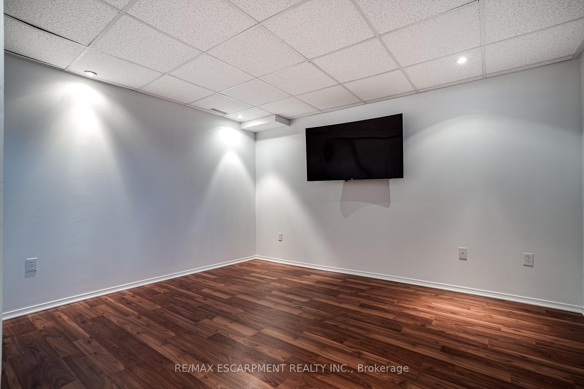 Photo 91 of 379 Devonshire Terrace, Hamilton, Ancaster — HOMEH