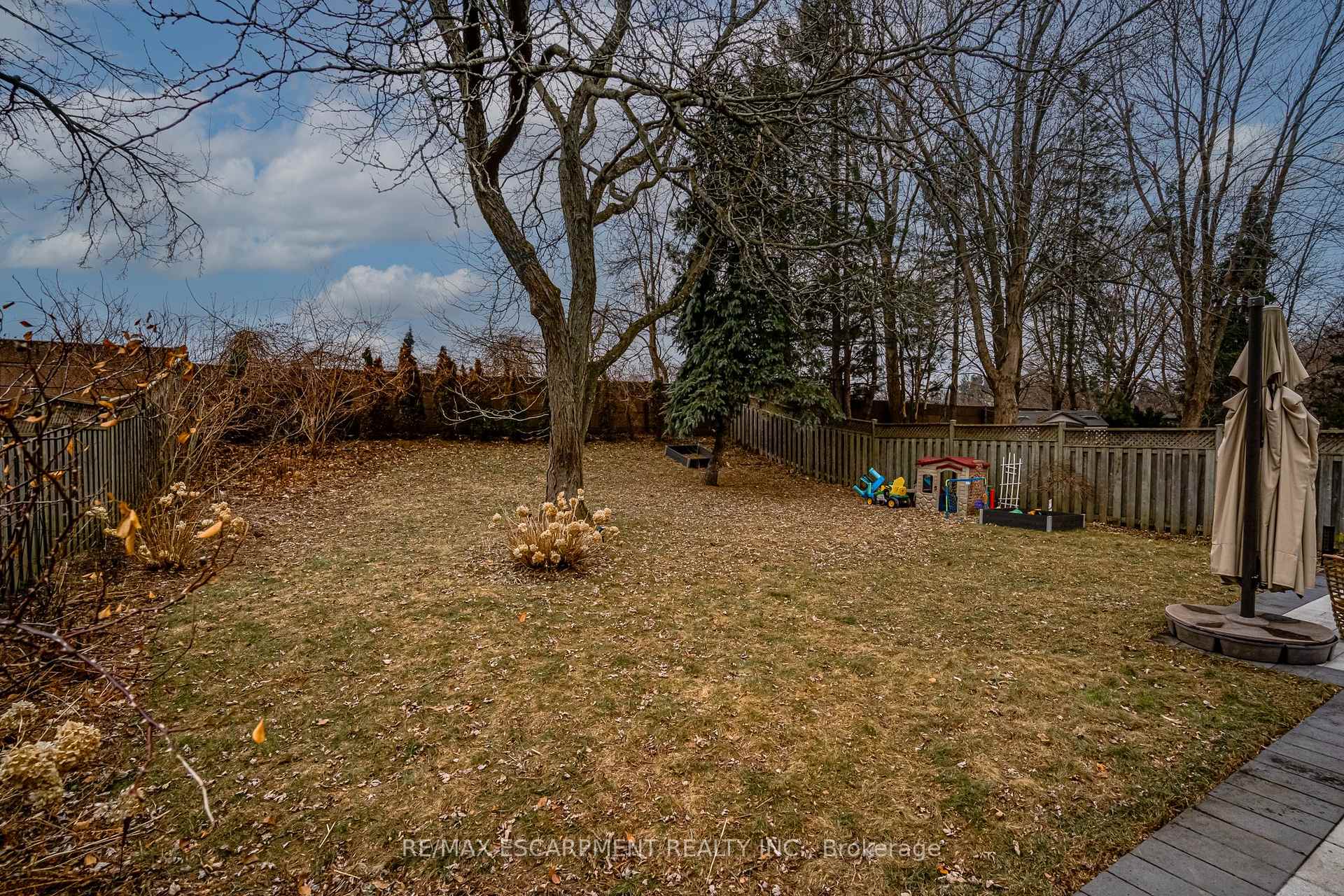 Photo 94 of 379 Devonshire Terrace, Hamilton, Ancaster — HOMEH
