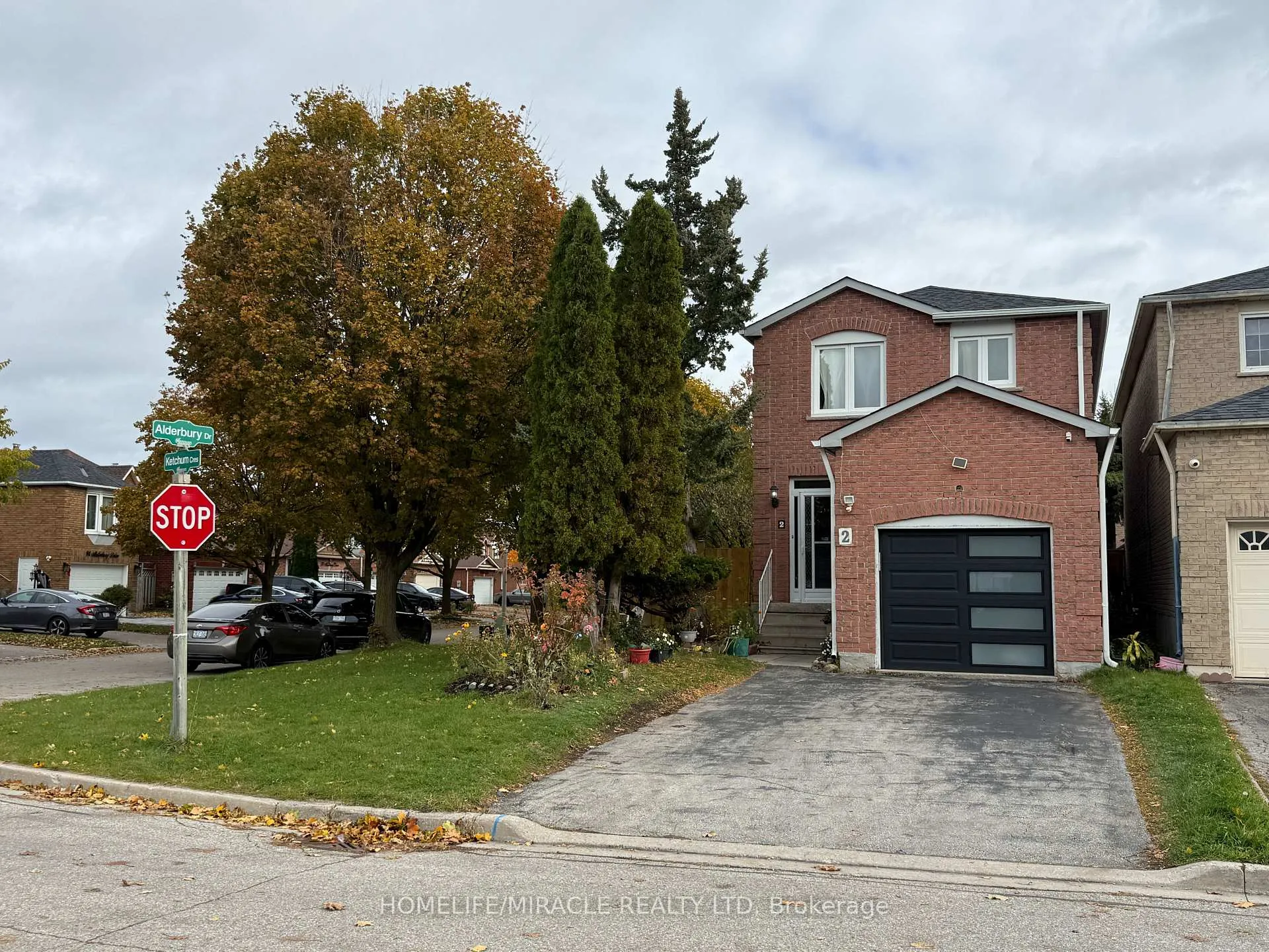 Photo 3 of 2 Ketchum Crescent, Markham, Middlefield — HOMEH