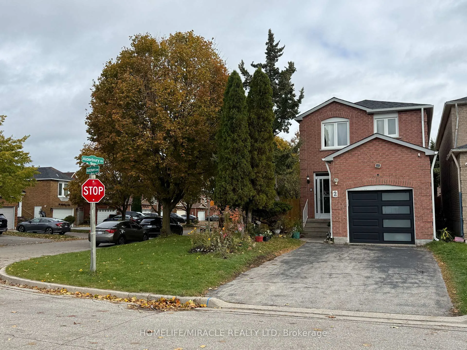 Photo 4 of 2 Ketchum Crescent, Markham, Middlefield — HOMEH