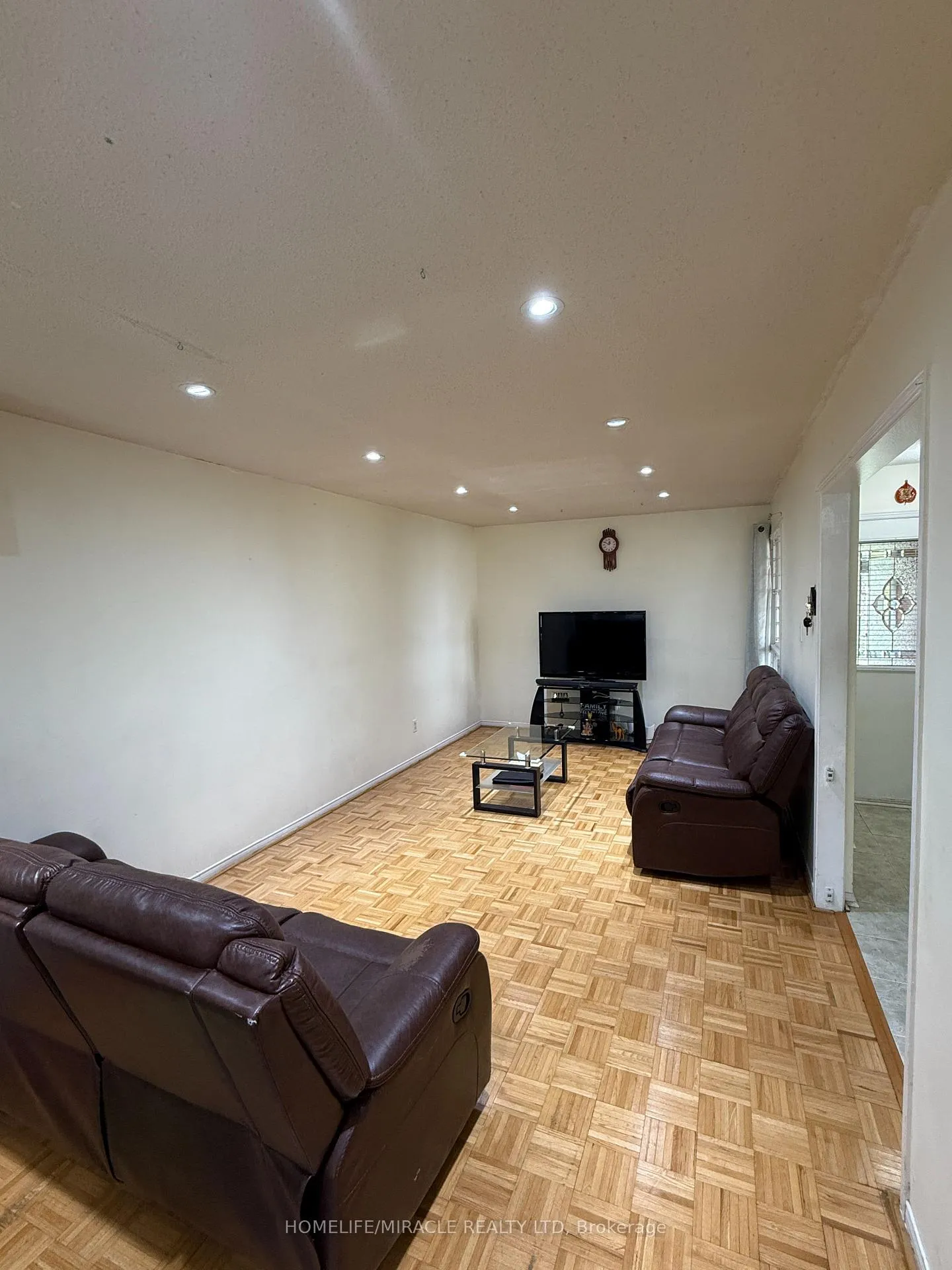 Photo 10 of 2 Ketchum Crescent, Markham, Middlefield — HOMEH