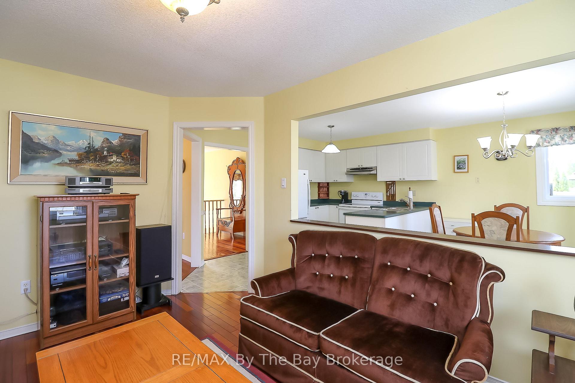 Photo 6 of 2 Silver Birch Avenue, Wasaga Beach — HOMEH