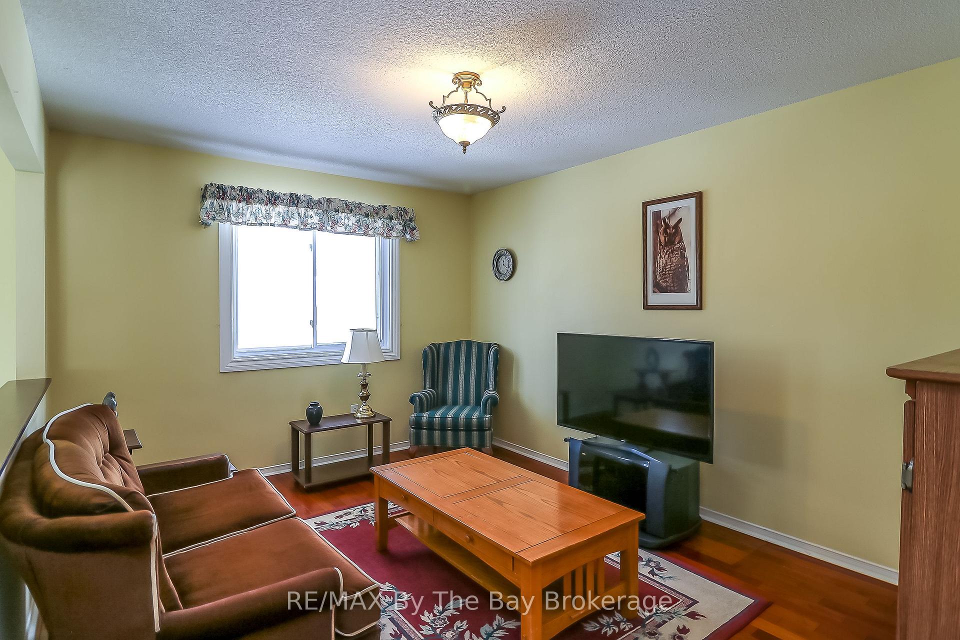 Photo 8 of 2 Silver Birch Avenue, Wasaga Beach — HOMEH