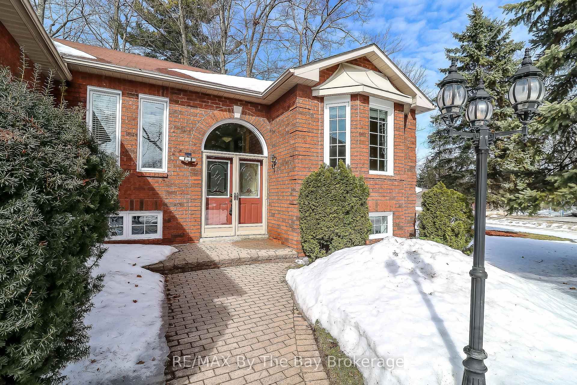 Photo 10 of 2 Silver Birch Avenue, Wasaga Beach — HOMEH