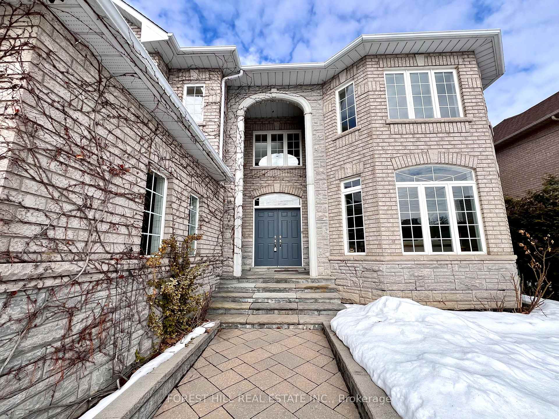 Photo 3 of 112 Crestwood Road, Vaughan, Crestwood-Springfarm-Yorkhill — HOMEH