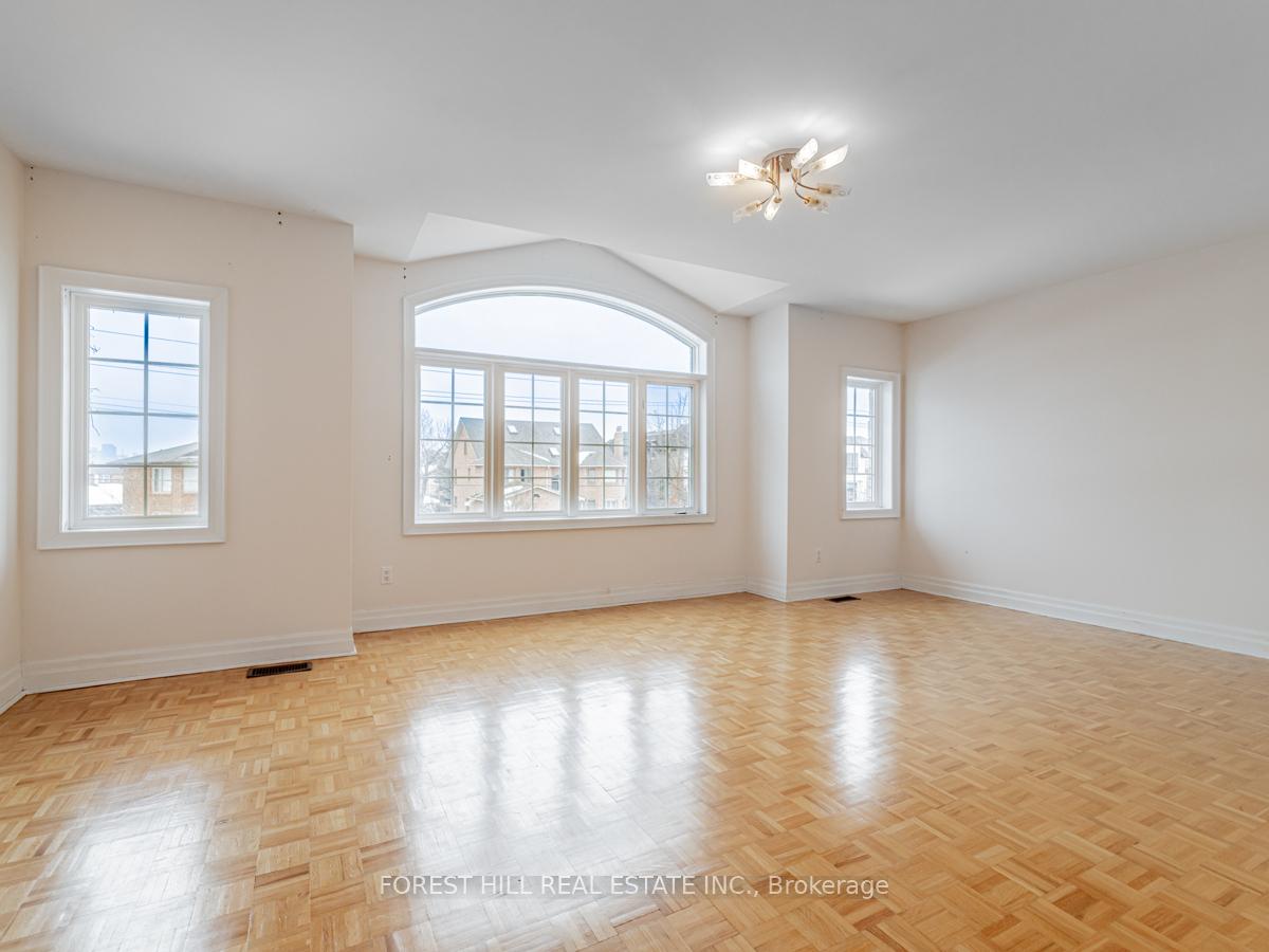 Photo 23 of 112 Crestwood Road, Vaughan, Crestwood-Springfarm-Yorkhill — HOMEH