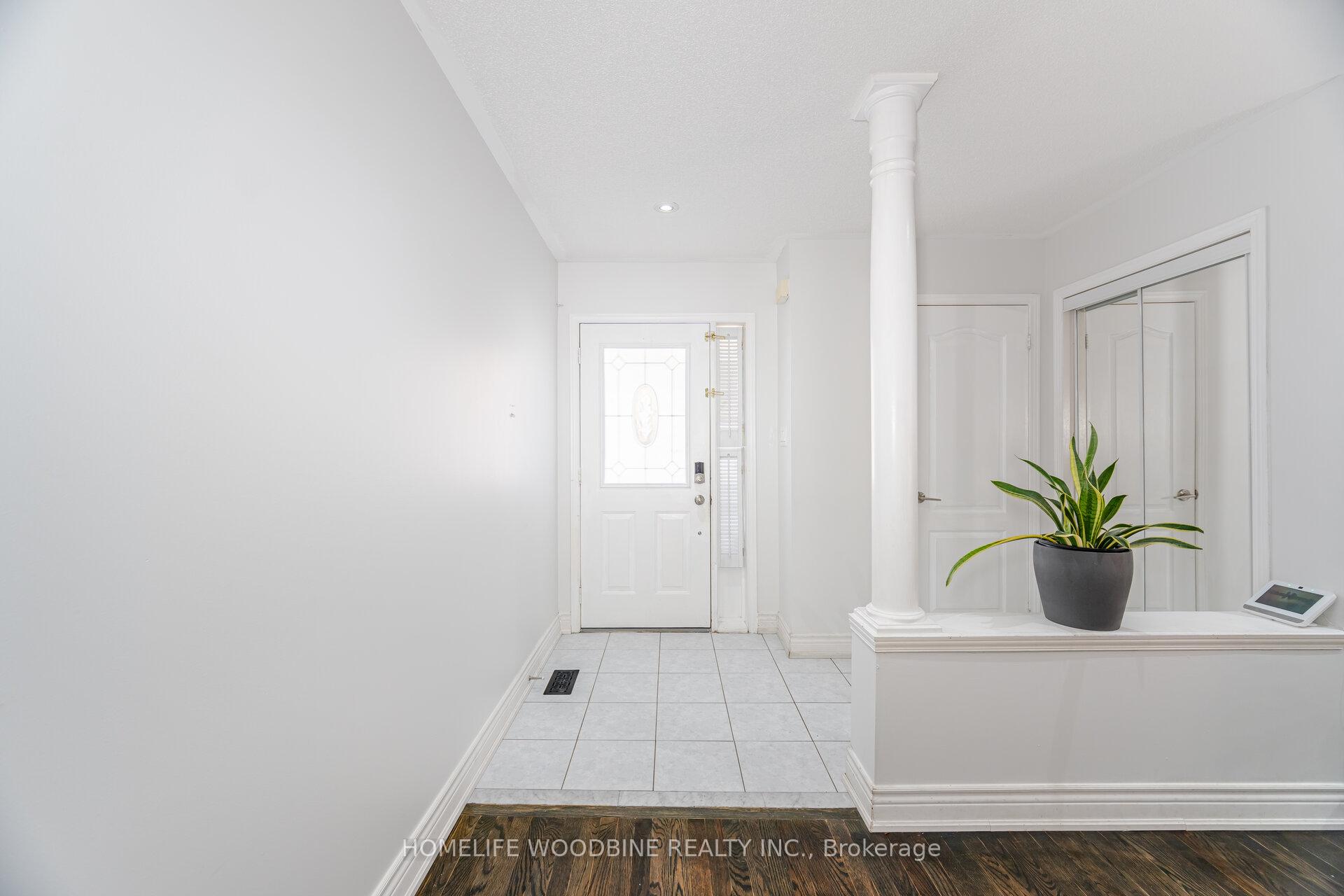 Photo 3 of 28 Redfinch Way, Brampton, Fletcher's Meadow — HOMEH