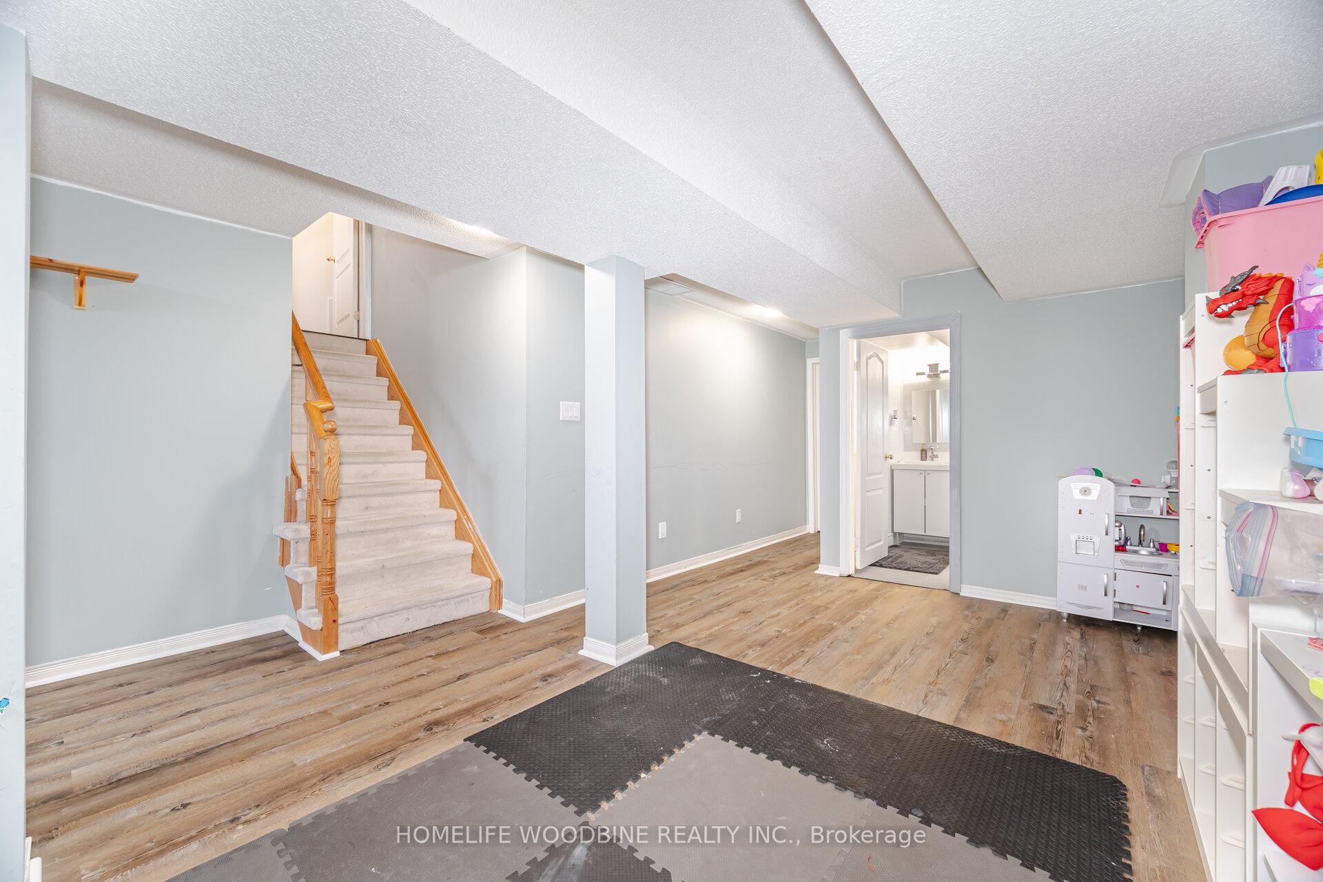 Photo 32 of 28 Redfinch Way, Brampton, Fletcher's Meadow — HOMEH