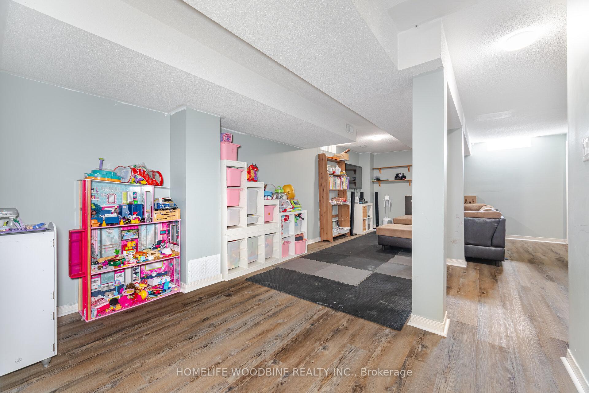 Photo 33 of 28 Redfinch Way, Brampton, Fletcher's Meadow — HOMEH