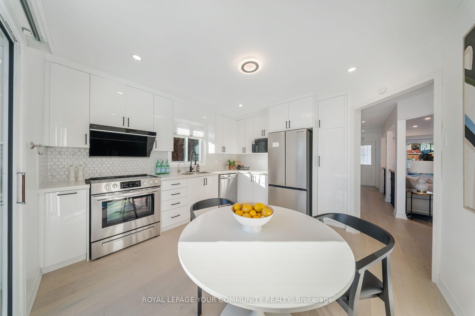 Photo 6 of 79 Tamarack Drive, Markham, Aileen-Willowbrook — HOMEH