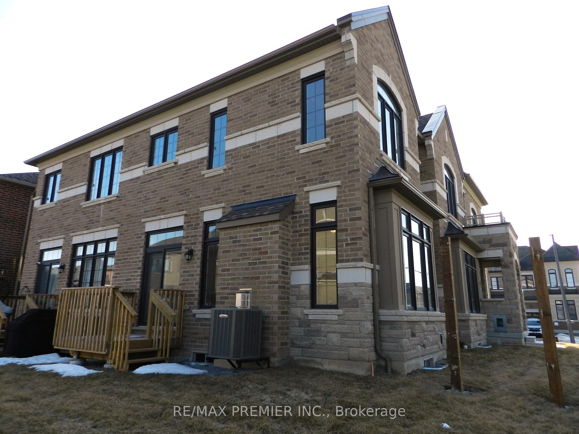 Photo 8 of 2 Jadite Street W, Whitby, Rural Whitby — HOMEH