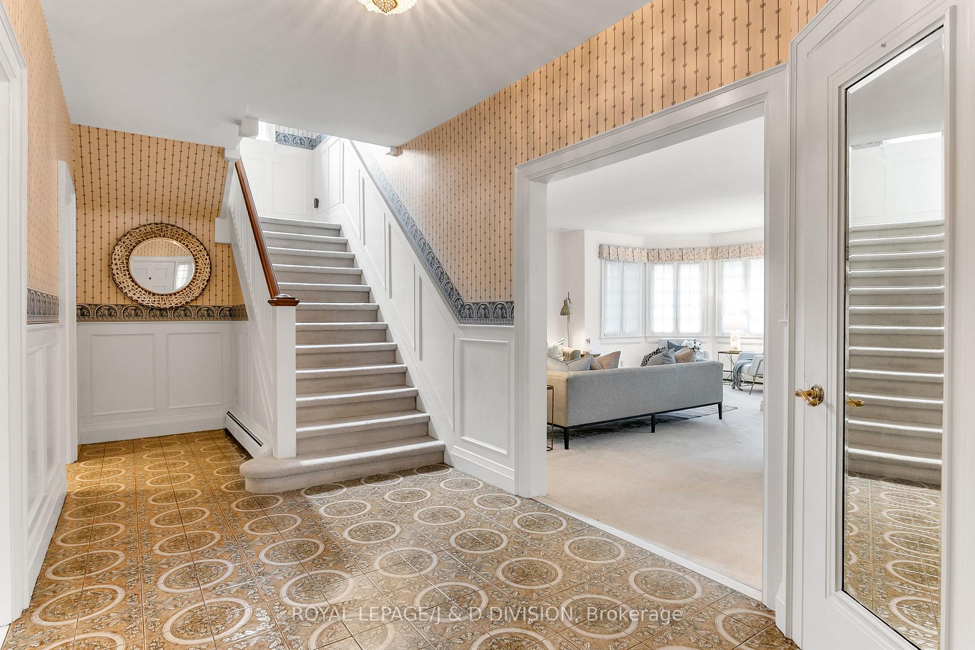 Photo 5 of 98 Chaplin Crescent, Toronto, Yonge-Eglinton — HOMEH