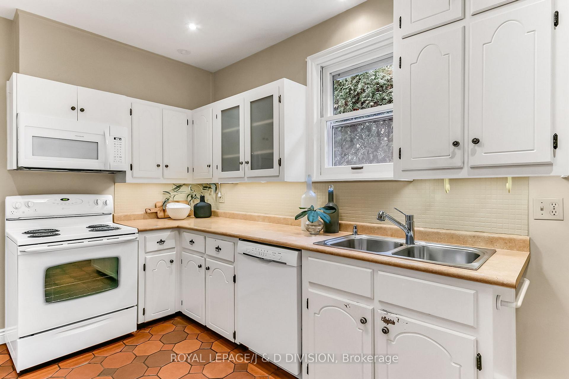 Photo 35 of 98 Chaplin Crescent, Toronto, Yonge-Eglinton — HOMEH