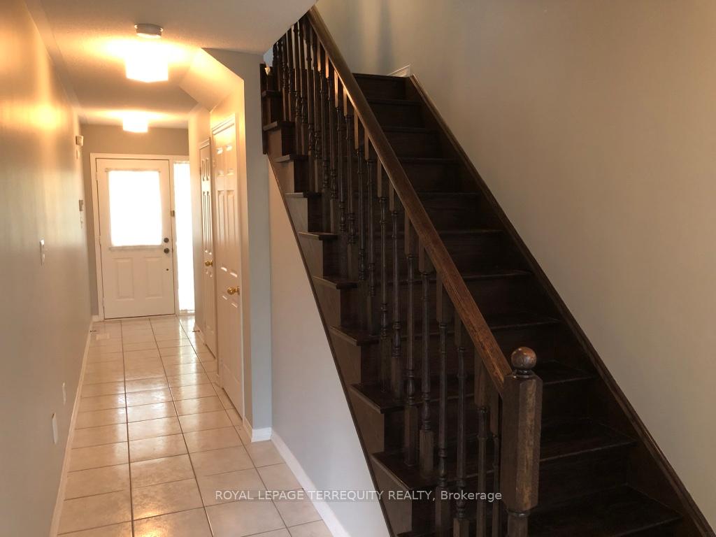 Photo 6 of 8 Thoroughbred Way, Markham, Berczy — HOMEH