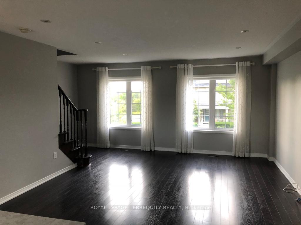 Photo 9 of 8 Thoroughbred Way, Markham, Berczy — HOMEH