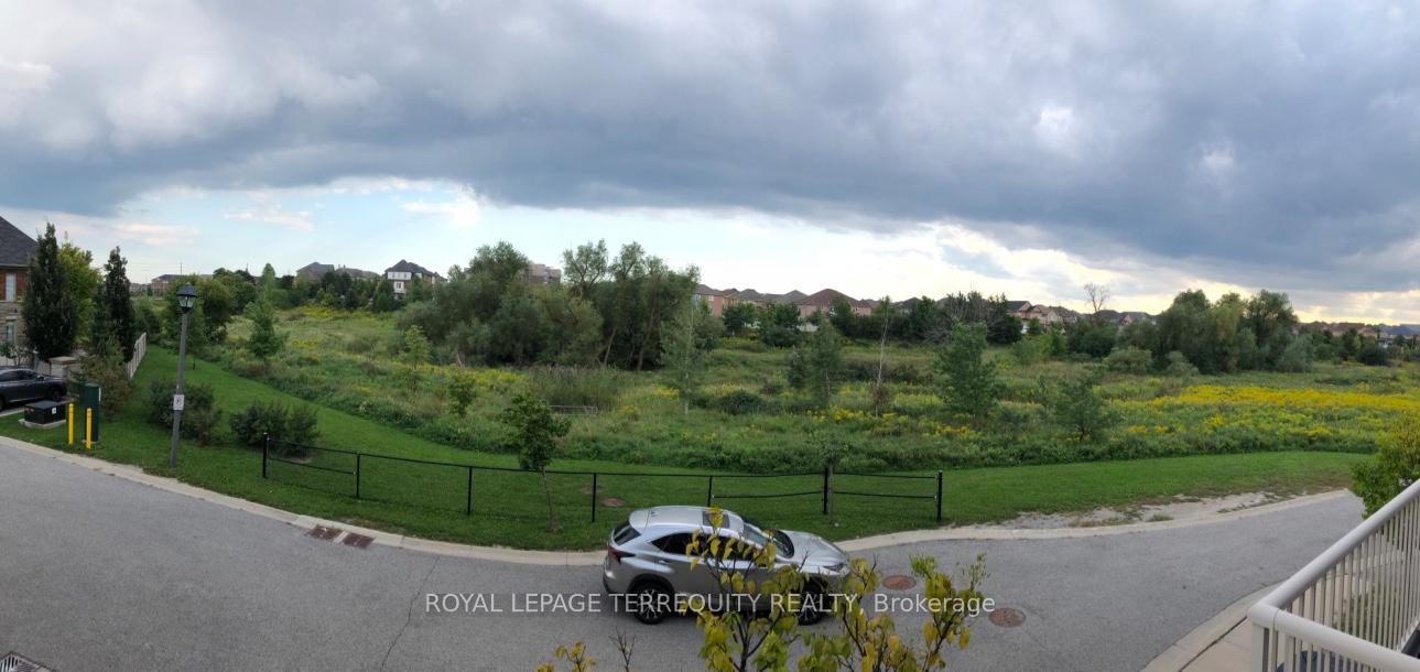 Photo 15 of 8 Thoroughbred Way, Markham, Berczy — HOMEH