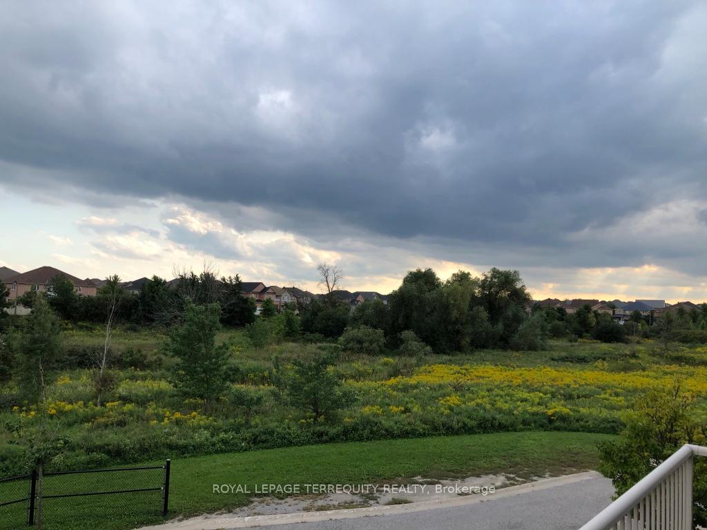 Photo 16 of 8 Thoroughbred Way, Markham, Berczy — HOMEH
