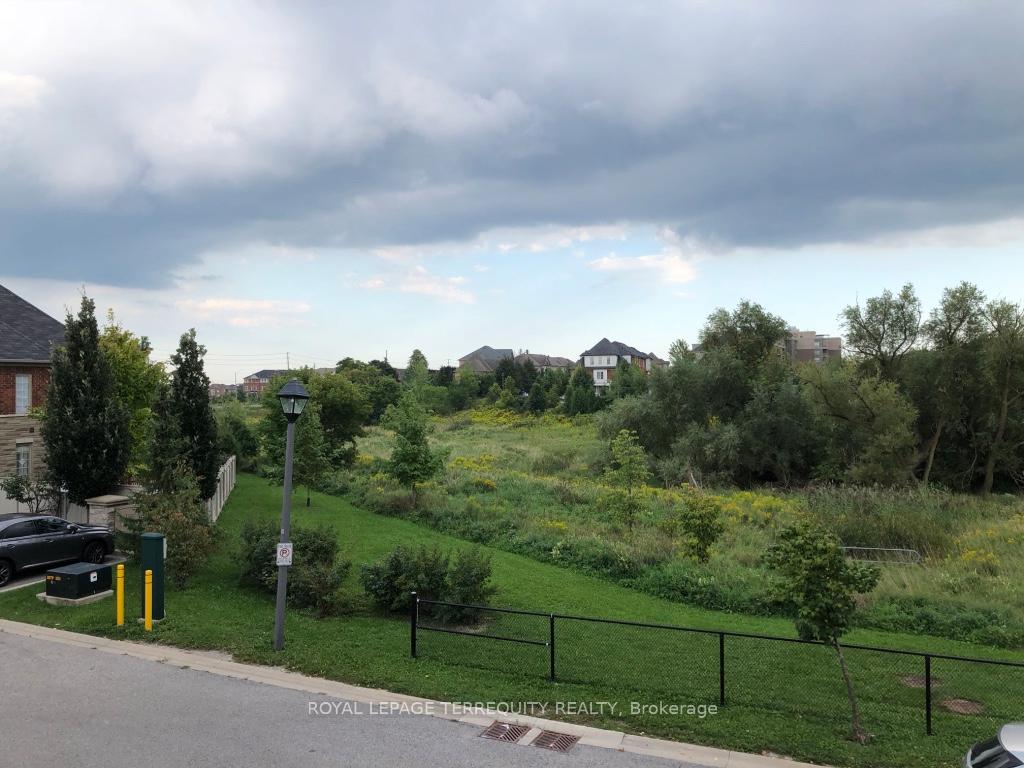 Photo 17 of 8 Thoroughbred Way, Markham, Berczy — HOMEH