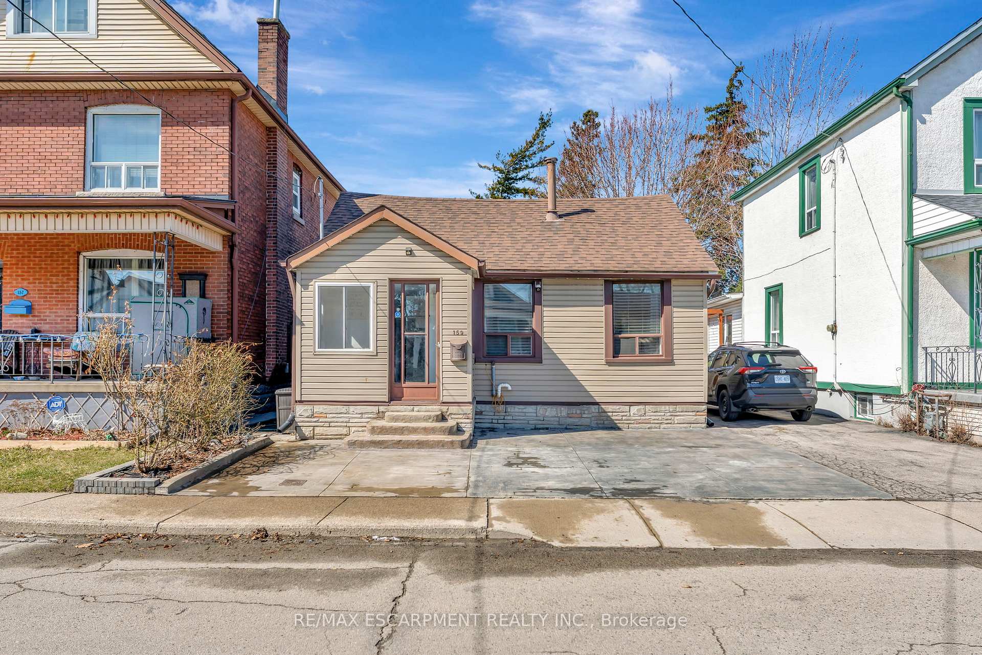 Front of 159 Grosvenor Avenue N