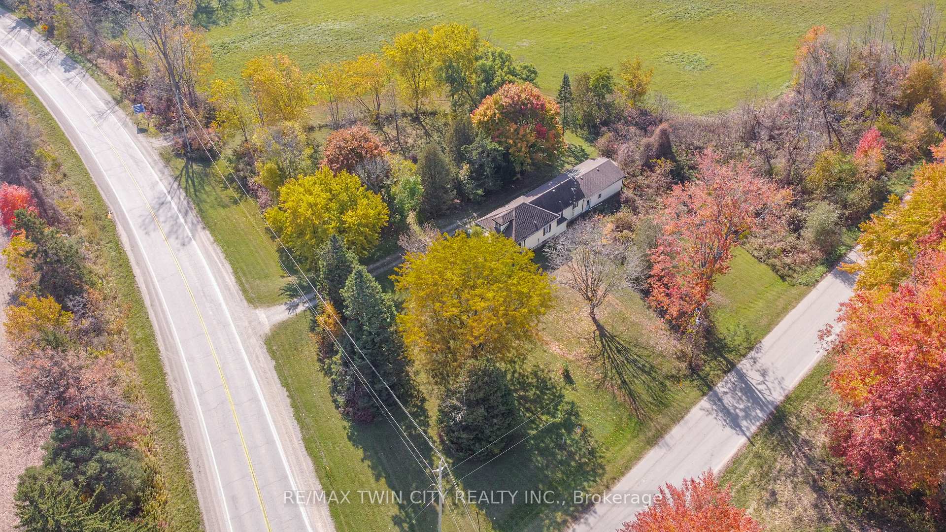 Photo 2 of 403 Middle Townline Road, Brant, Burford — HOMEH