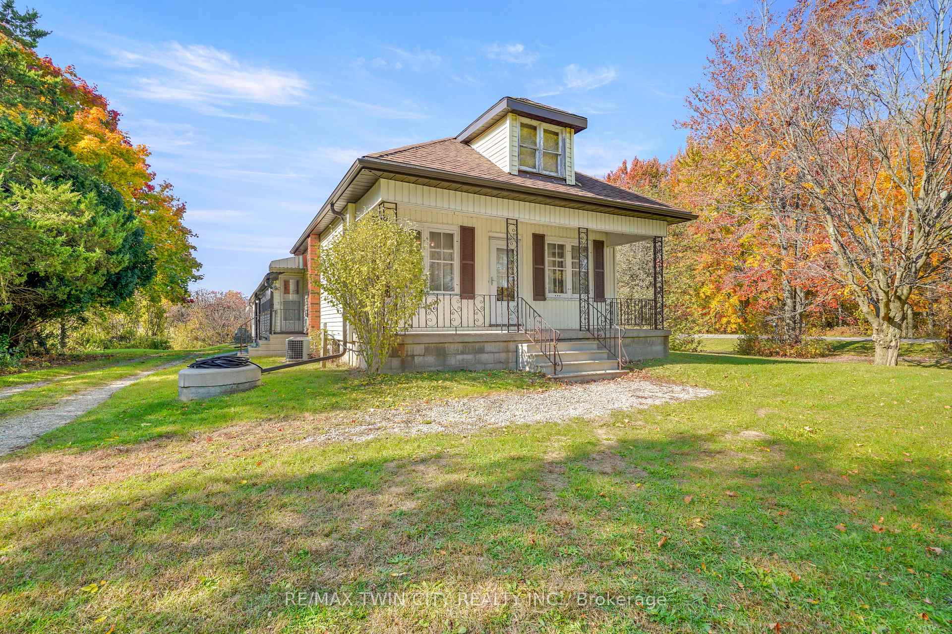 Photo 7 of 403 Middle Townline Road, Brant, Burford — HOMEH