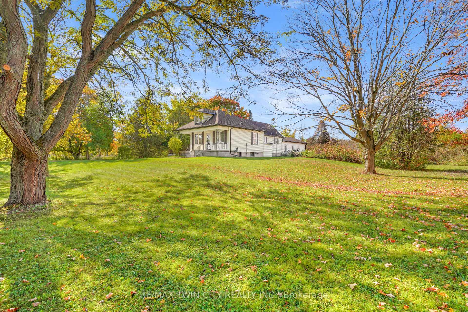 Photo 8 of 403 Middle Townline Road, Brant, Burford — HOMEH