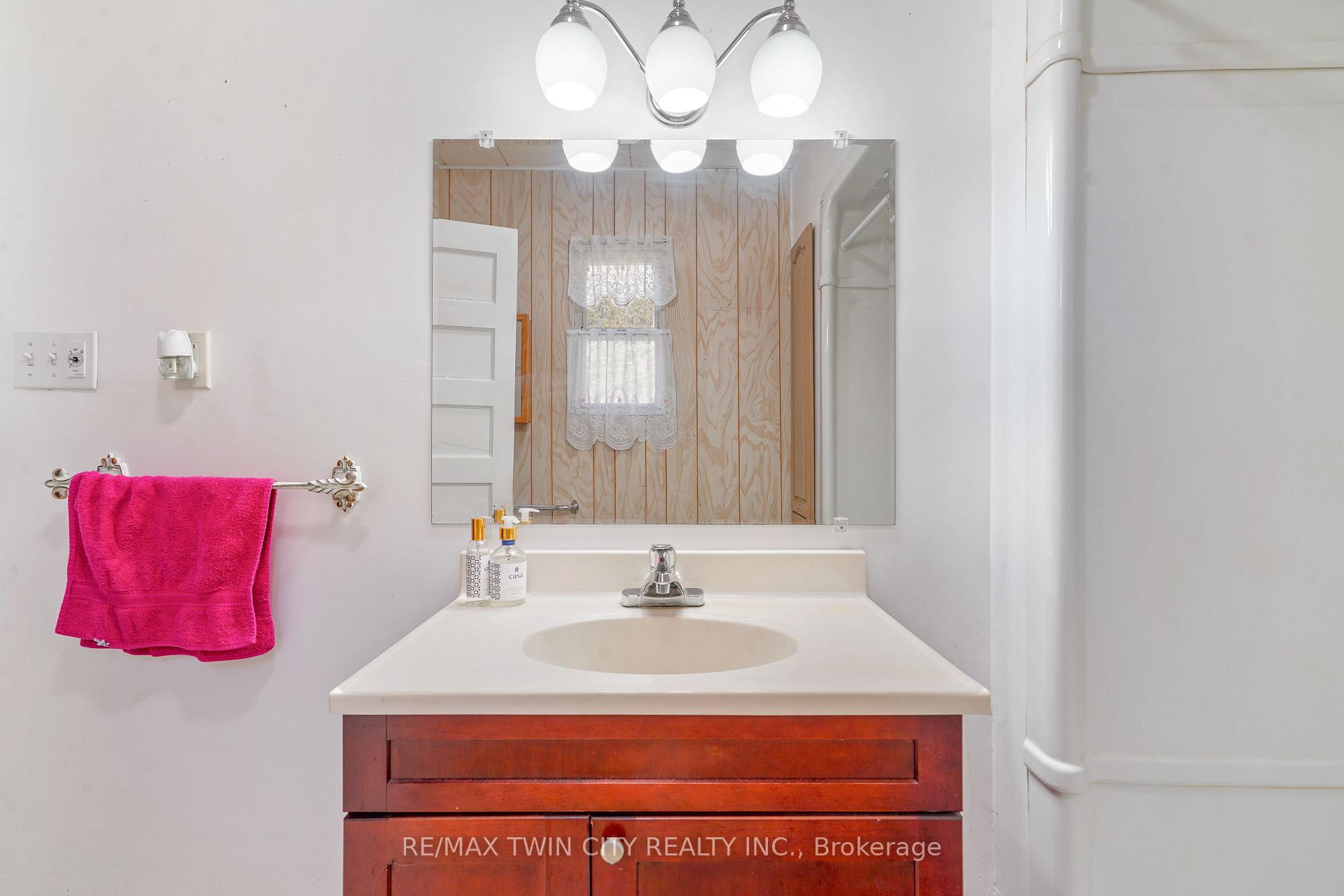 Photo 24 of 403 Middle Townline Road, Brant, Burford — HOMEH