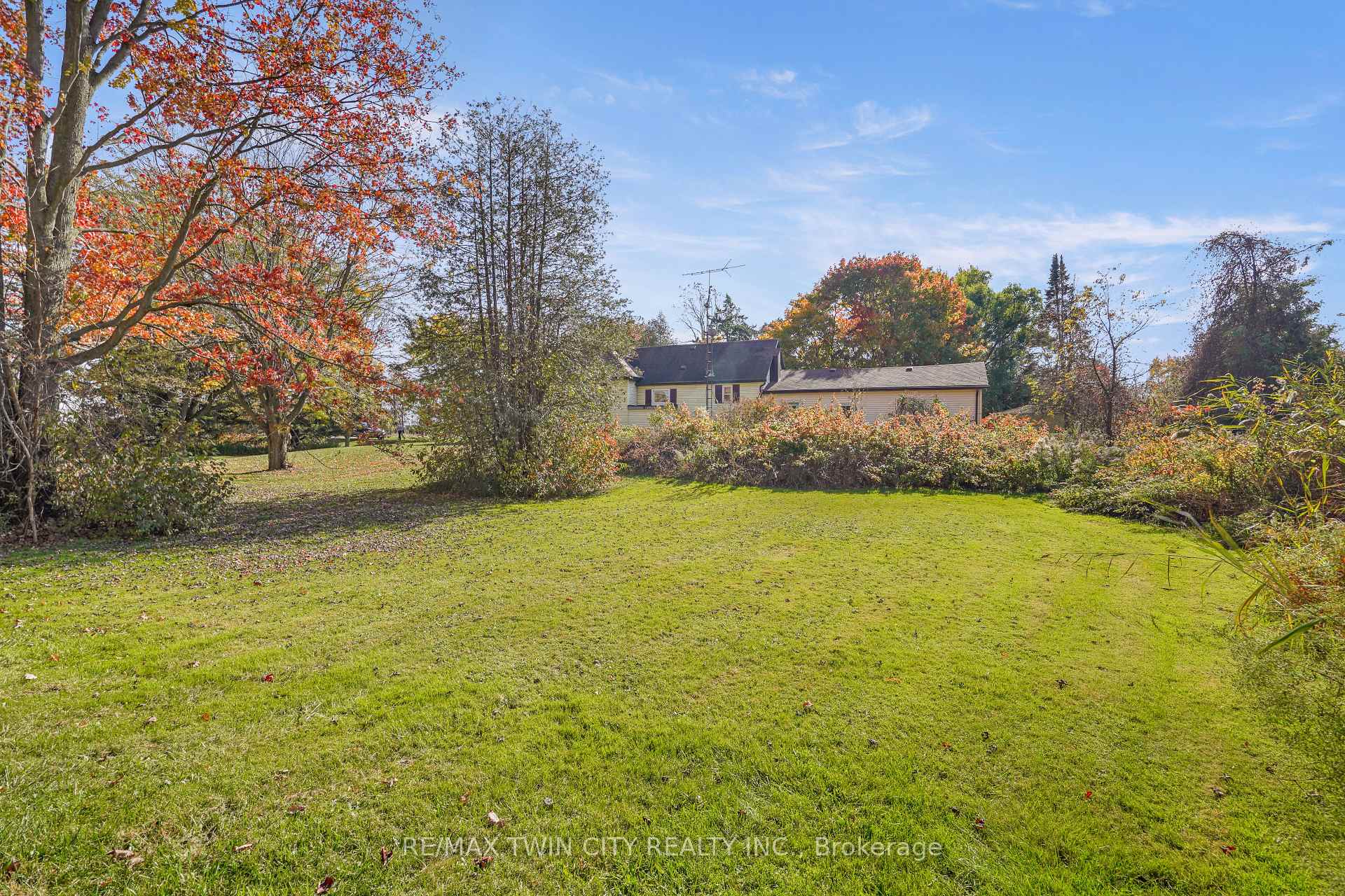 Photo 34 of 403 Middle Townline Road, Brant, Burford — HOMEH
