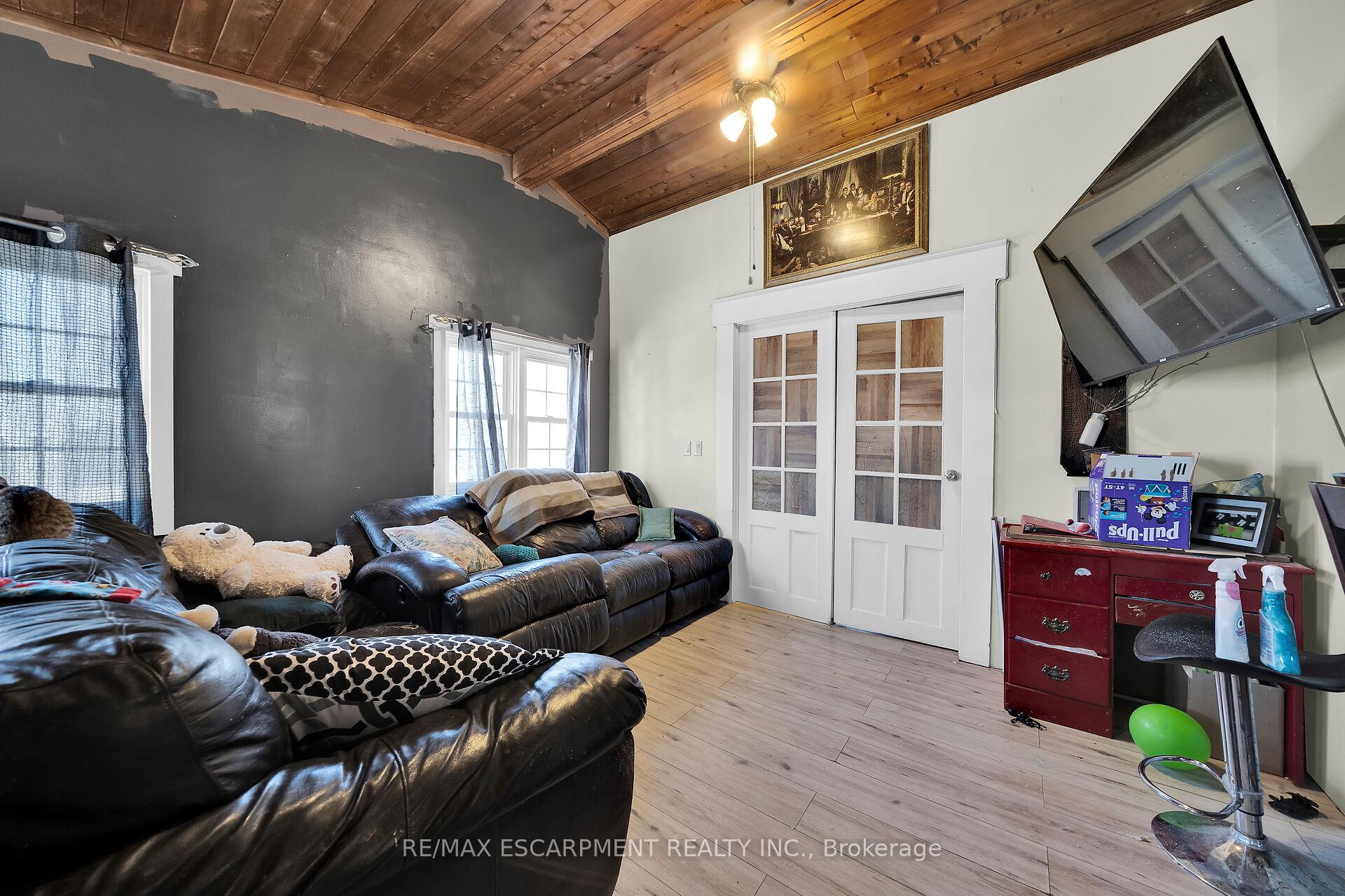 Photo 14 of 2026 First Avenue, Haldimand — HOMEH
