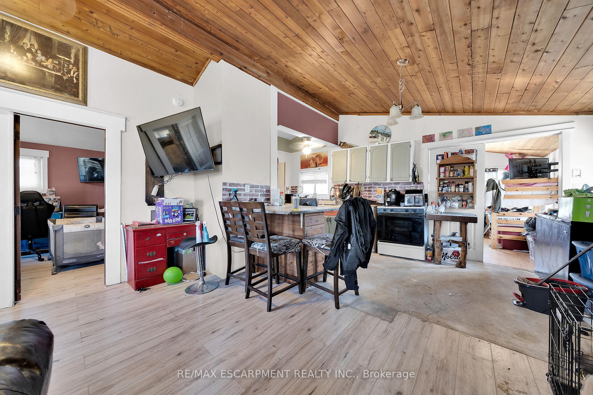 Photo 17 of 2026 First Avenue, Haldimand — HOMEH