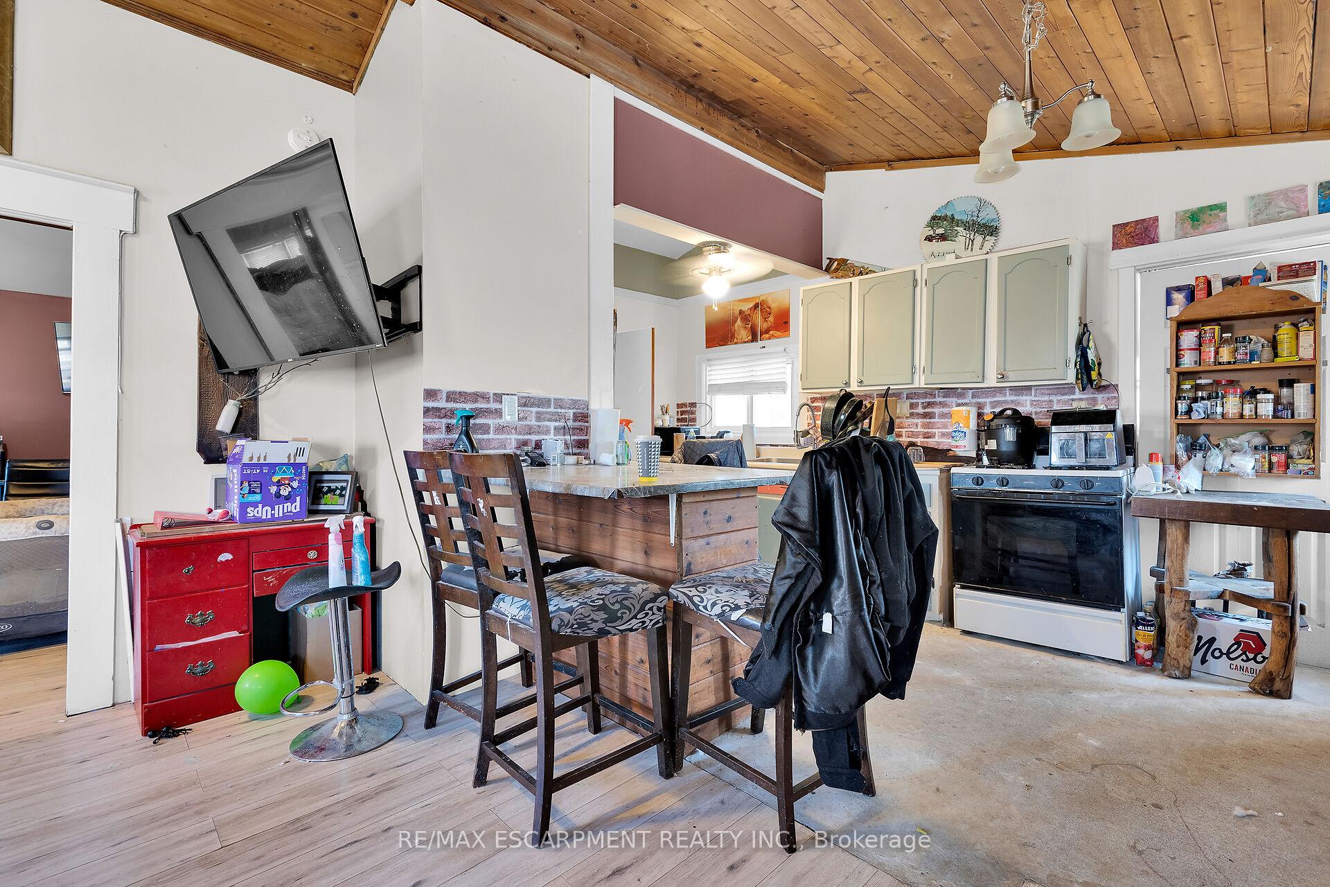 Photo 18 of 2026 First Avenue, Haldimand — HOMEH