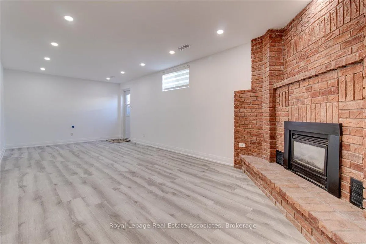 Photo 14 of 1562 Upper Ottawa Street, Hamilton, Templemead — HOMEH