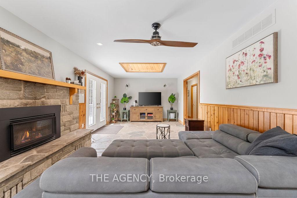 Photo 4 of 570 Silver Birch Drive, Tiny, Rural Tiny — HOMEH