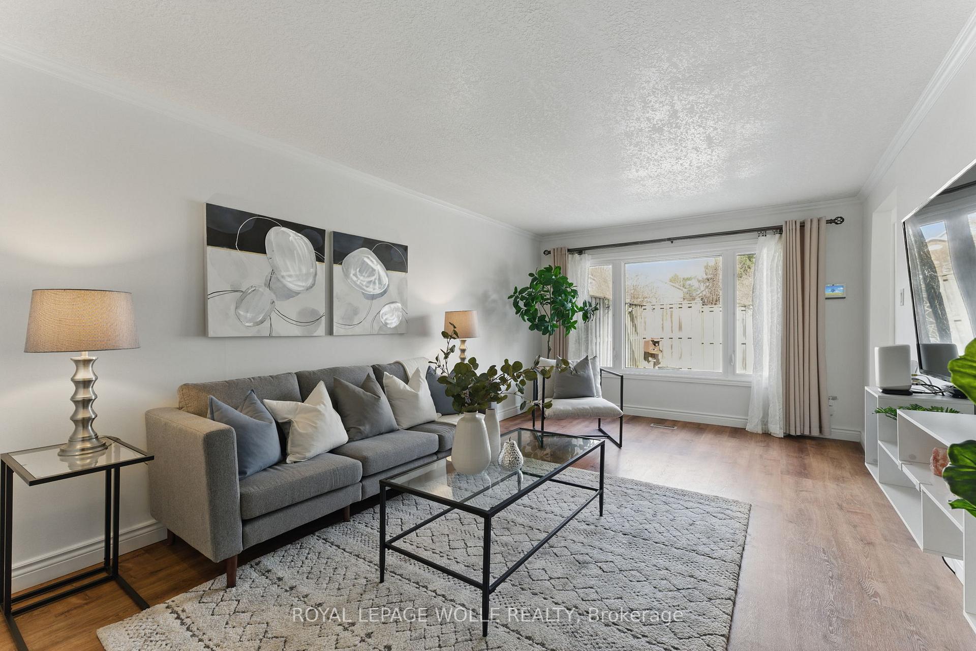 Photo 4 of Unit 11, 14 Williamsburg Road, Kitchener — HOMEH