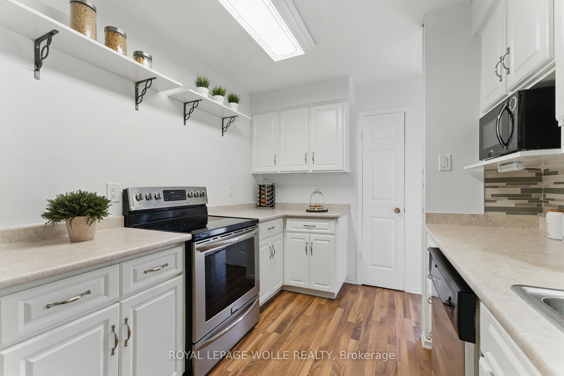 Photo 6 of Unit 11, 14 Williamsburg Road, Kitchener — HOMEH